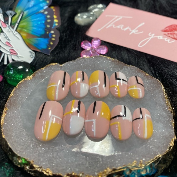 Totally Abstract Press On Nails - Picture 4 of 6